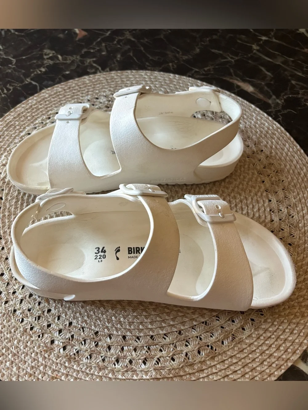 BIRKENSTOCK  Kid’s White Milano Sandals  Size US L3 EURO 34